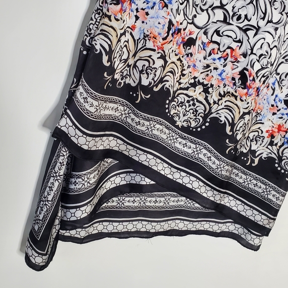 White House Black Market Women's black&White Floral Asymmetrical Sleeveless top - Picture 7 of 7